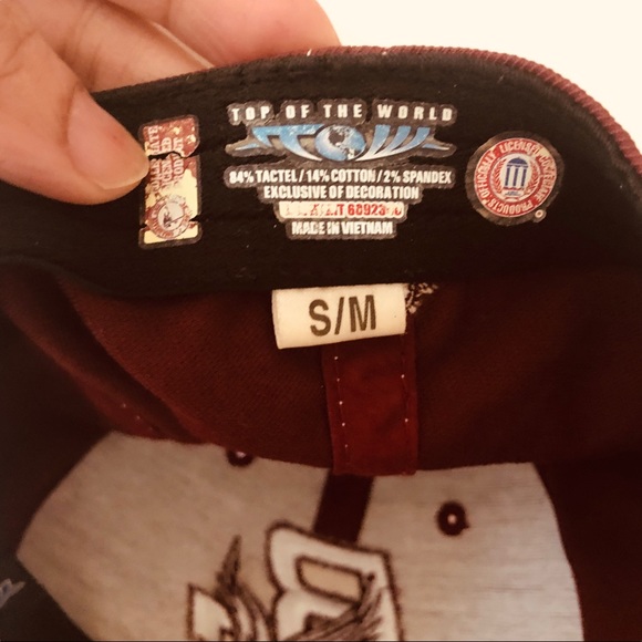 Boy’s Red Cap. - Picture 5 of 5